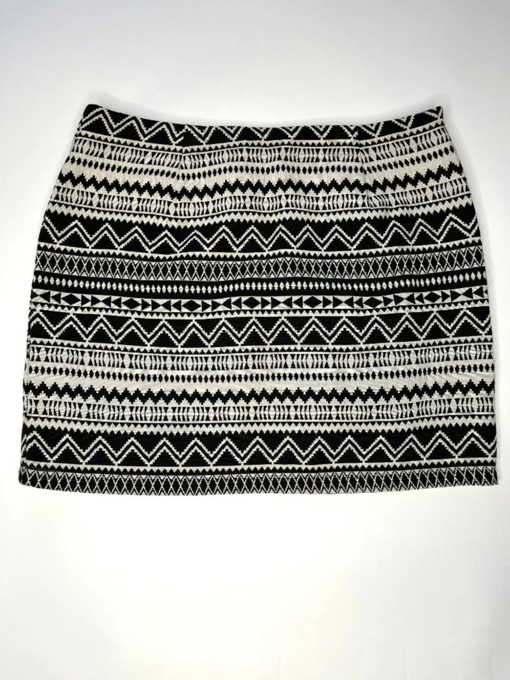 FOREVER 21 Black/Tan Geometric Print ~ MINI SKIRT ~ Size Small
